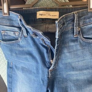 Gap True Skinny Jeans